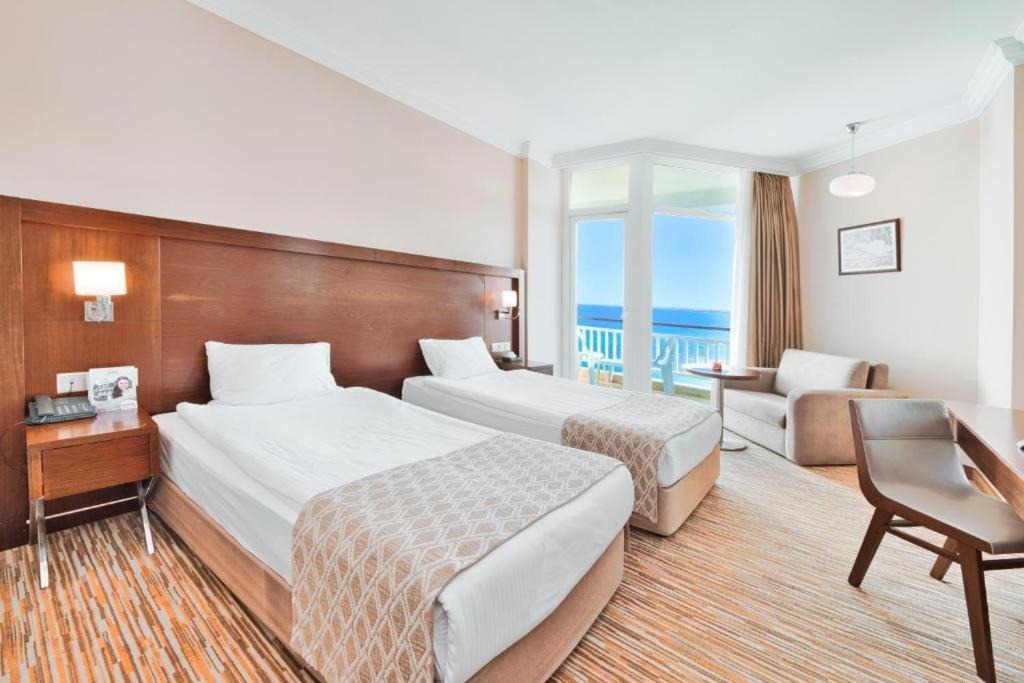 هتل سالامیس بی کونتی